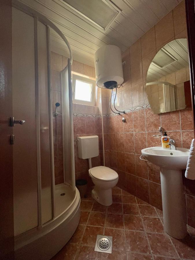 Ns Velji Vinogradi Oda ve Kahvaltı Budva