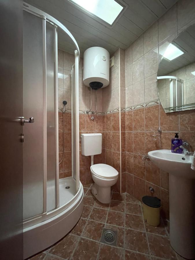 Ns Velji Vinogradi Couette-café Budva
